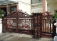 Ocynkowana i malowana proszkowo brama z kutego żelaza / żelazna brama ogrodowa